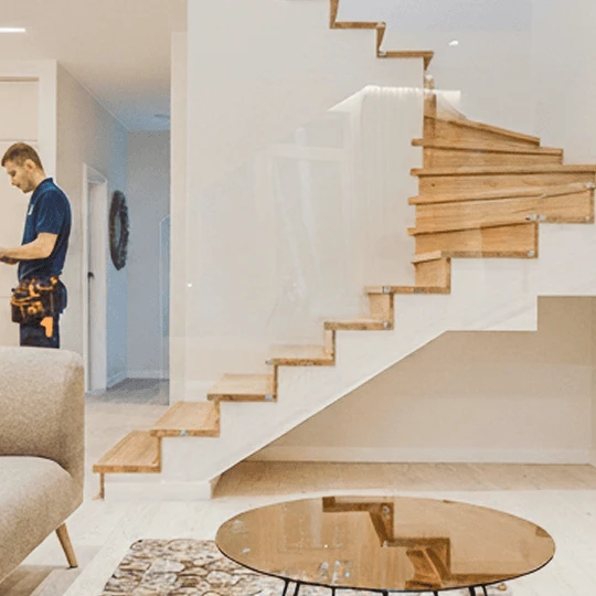 Nuestros servicios de mantenimiento ofrecen soluciones versátiles y confiables para todas sus necesidades de reparación y mantenimiento del hogar. Desde pequeñas reparaciones hasta tareas más complejas, nuestros profesionales cualificados ofrecen un trabajo eficiente y de alta calidad. Permítanos encargarnos de su lista de tareas pendientes.